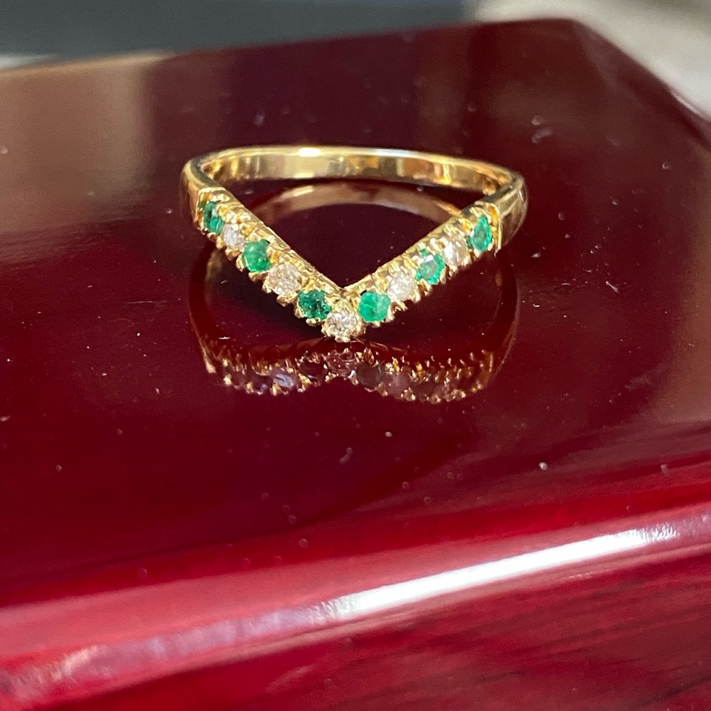 SOLID 14KT GOLD Diamond and Emerald Chevron Ring